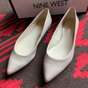 Like new Nine West “Onlee” taupe patent flats